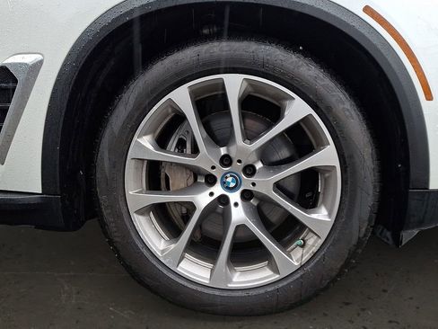 Used 2025 BMW X5 xDrive50e w/ Climate Comfort Package image 9