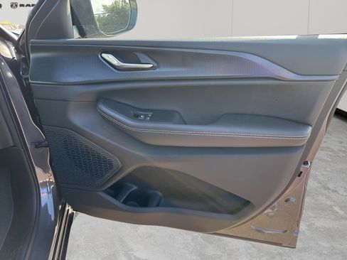 New 2025 Jeep Grand Cherokee L Altitude image 13