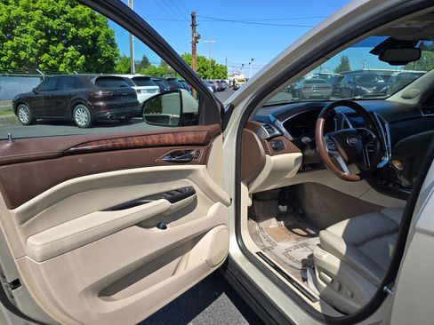 Used 2014 Cadillac SRX Luxury w/ Driver Awareness Package FWD image 18