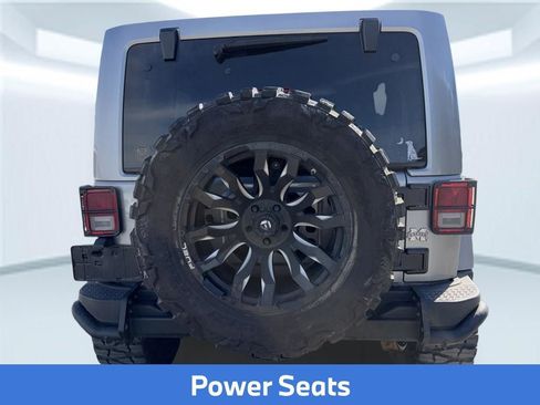 Used 2017 Jeep Wrangler Unlimited Sahara AWD/4WD image 11