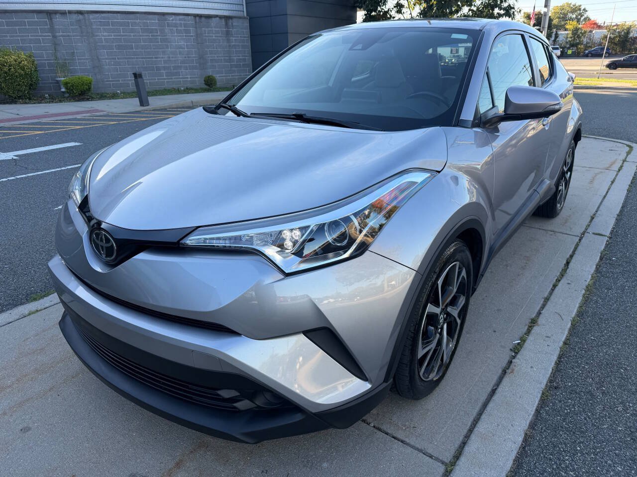 Used 2019 Toyota C-HR XLE FWD image 1