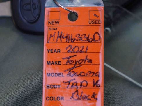 Used 2021 Toyota Tacoma TRD Off-Road w/ TRD Premium Off Road Package AWD/4WD image 29