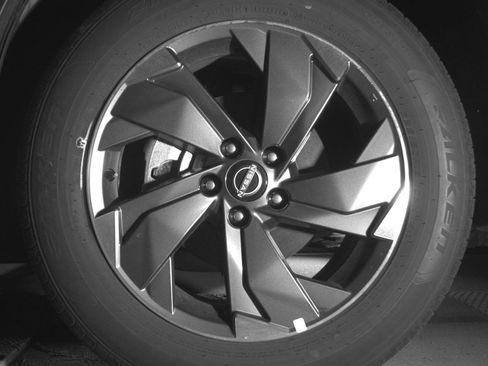 Used 2025 Nissan Rogue SV FWD image 9