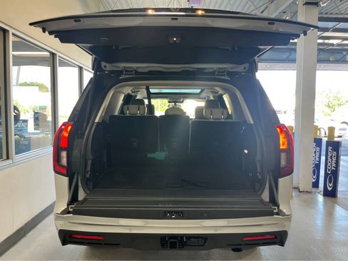 Used 2025 Ford Expedition Active AWD/4WD image 35