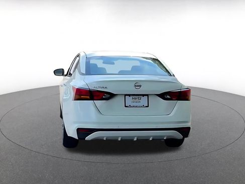 Used 2025 Nissan Altima 2.5 SV FWD image 8