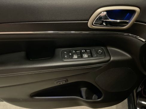 Used 2017 Jeep Grand Cherokee Limited image 13