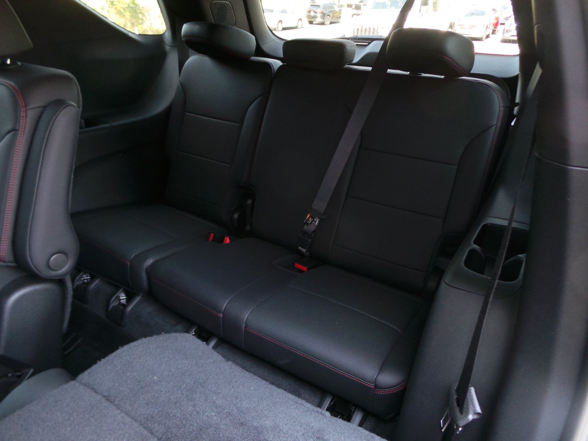 Used 2025 Chevrolet Traverse RS FWD image 11