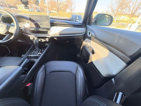 Used 2024 Jeep Compass Latitude image 12