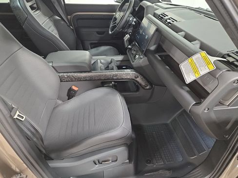 New 2026 Land Rover Defender 110 AWD/4WD image 28