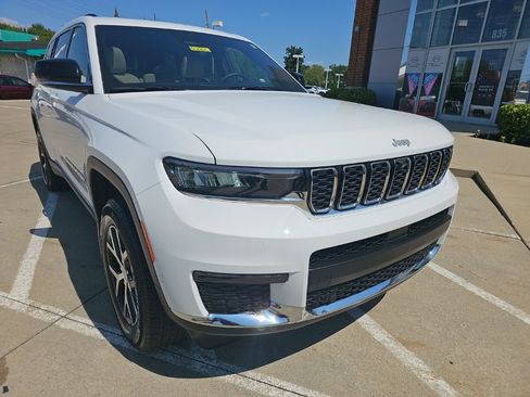 Certified 2025 Jeep Grand Cherokee L Limited w/ Luxury Tech Group II AWD/4WD image 4