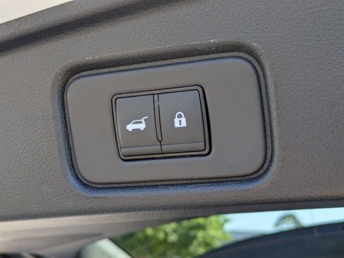 Certified 2025 Nissan Pathfinder Platinum w/ Black Appearance Package FWD image 14