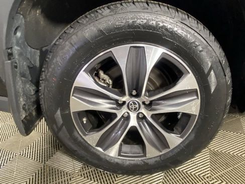 Used 2022 Toyota Highlander XLE image 29