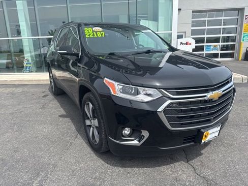 Used 2020 Chevrolet Traverse LT w/ LT Premium Package AWD/4WD image 2