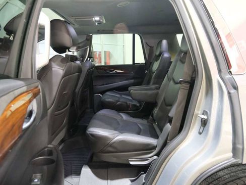 Used 2019 Cadillac Escalade Premium Luxury w/ LPO, Radiant Package AWD/4WD image 22