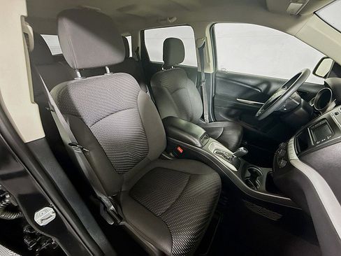 Used 2018 Dodge Journey SE image 25