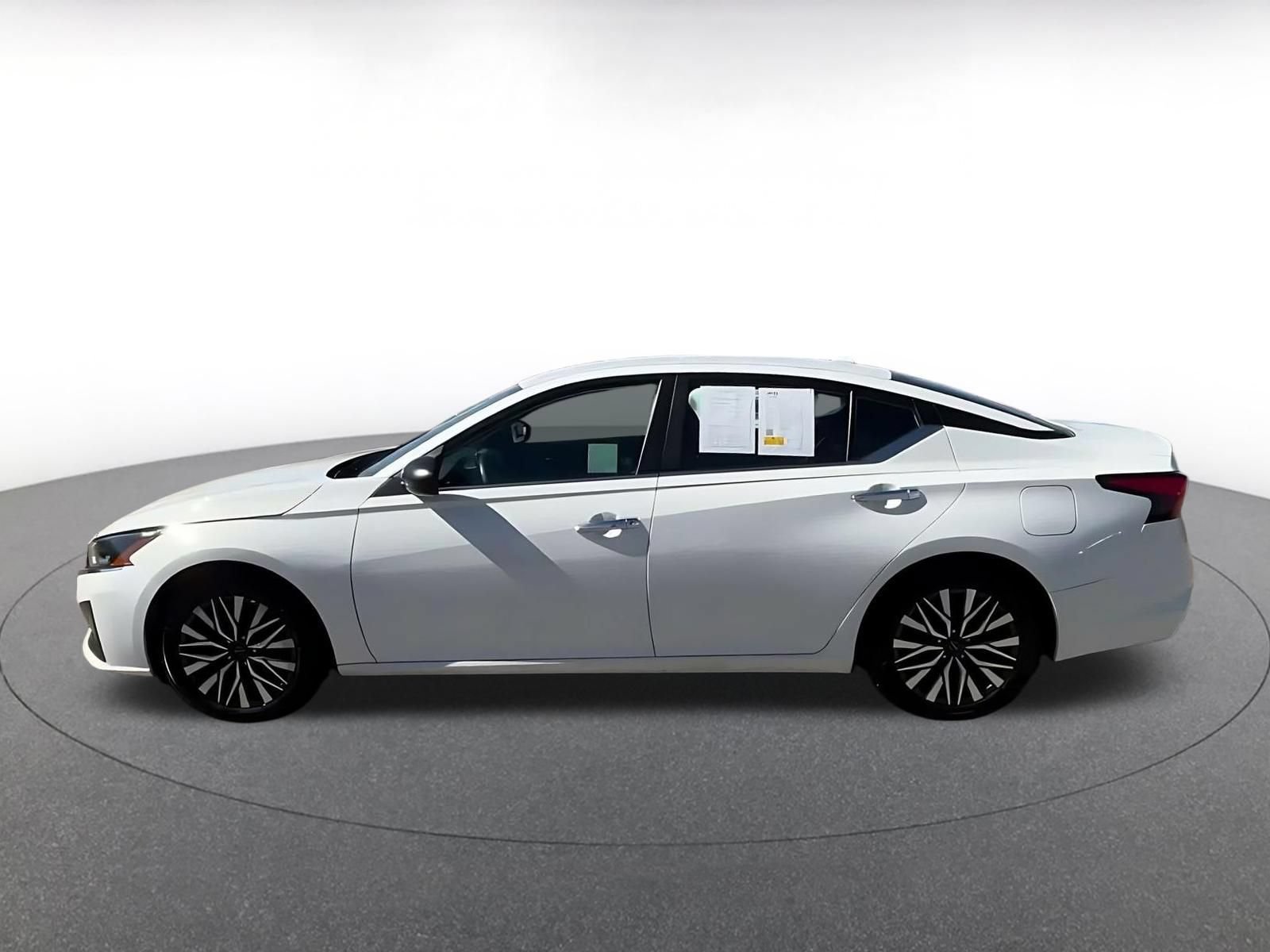 Used 2025 Nissan Altima 2.5 SV FWD image 8