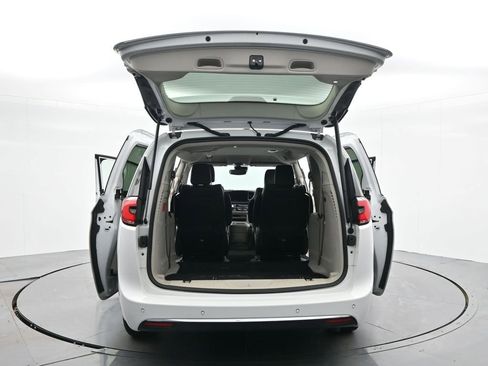 Used 2023 Chrysler Pacifica Touring-L image 45