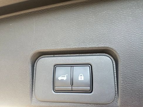 Certified 2025 Nissan Rogue SV AWD/4WD image 33