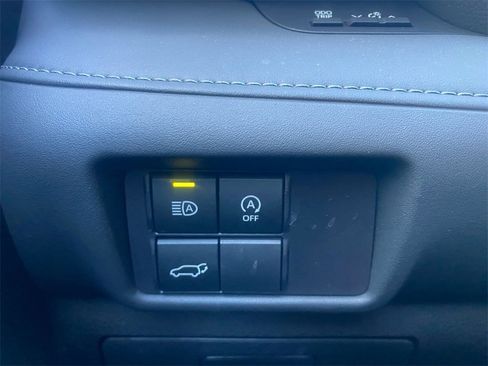 Used 2023 Toyota Highlander XLE image 23