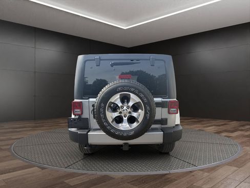Used 2018 Jeep Wrangler Unlimited Sahara w/ Connectivity Group AWD/4WD image 7