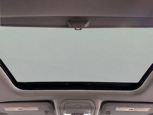 Used 2021 GMC Acadia SLE w/ Driver Convenience Package image 13