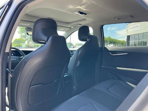 Certified 2023 Kia Niro Wave w/ Wave Preserve Package FWD image 11