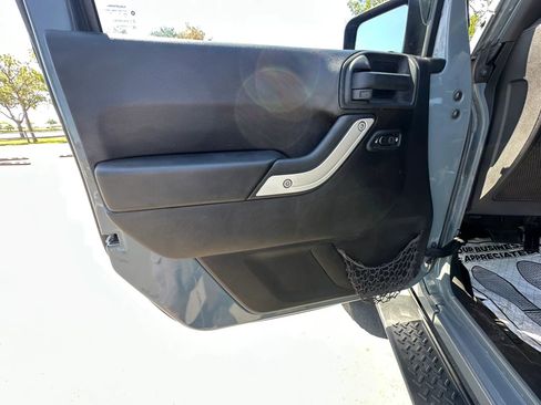 Used 2014 Jeep Wrangler Unlimited Sahara w/ Connectivity Group AWD/4WD image 30