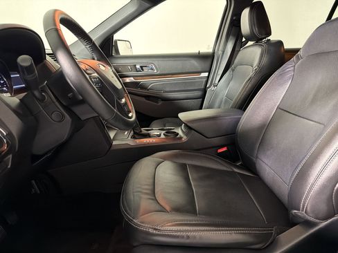 Used 2018 Ford Explorer Limited FWD image 5