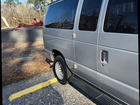Used 2009 Ford E-350 and Econoline 350 XL image 5