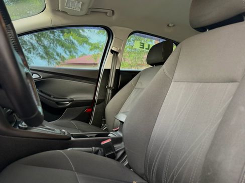 Used 2015 Ford Focus SE w/ SE Sport Package image 4