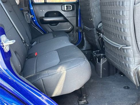 Used 2018 Jeep Wrangler Unlimited Sahara image 15