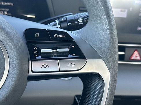 Certified 2023 Hyundai Elantra SEL image 17