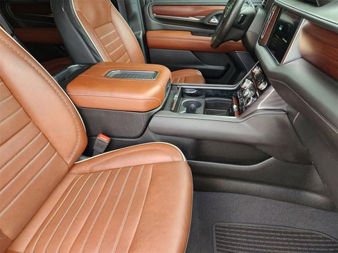 Used 2024 GMC Yukon Denali Ultimate image 13