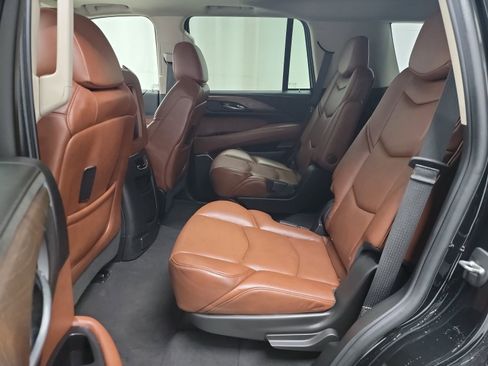 Used 2019 Cadillac Escalade Luxury w/ LPO, Radiant Package image 28
