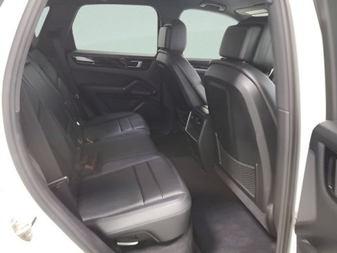 Used 2020 Porsche Cayenne AWD/4WD image 12