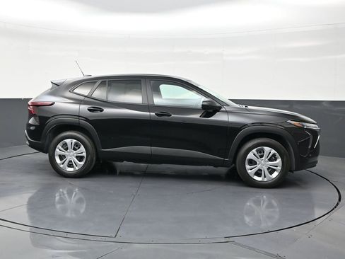 Used 2025 Chevrolet Trax LS FWD image 6