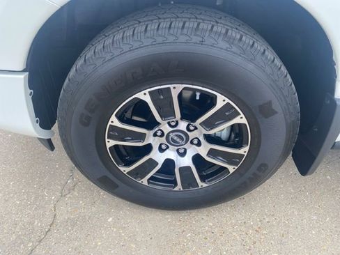 Used 2024 Nissan Titan SV w/ SV Convenience Package image 10