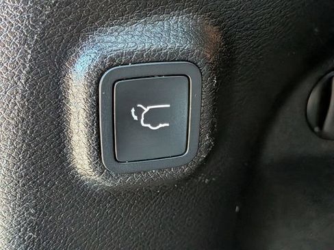 Certified 2019 Jeep Cherokee Limited AWD/4WD image 34