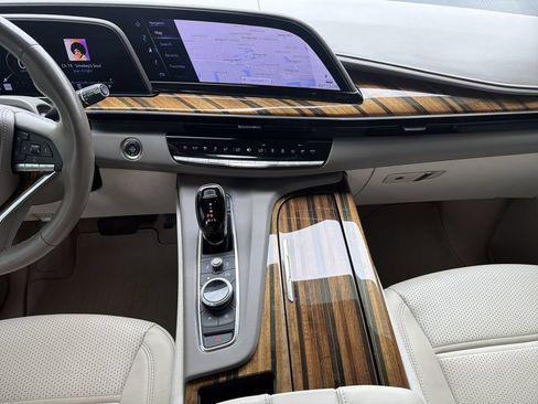 Certified 2023 Cadillac Escalade Premium Luxury Platinum AWD/4WD image 15