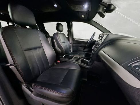 Used 2019 Dodge Grand Caravan GT image 14