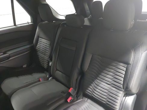 Used 2020 Ford Explorer XLT image 16
