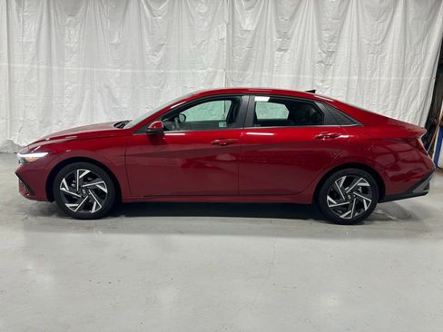Used 2025 Hyundai Elantra SEL w/ Cargo Package image 4