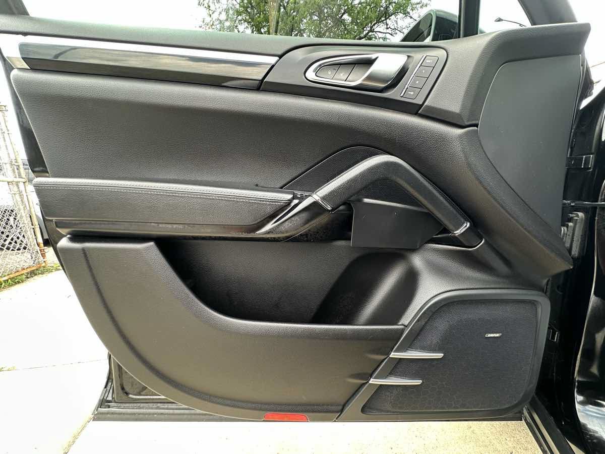 Used 2017 Porsche Cayenne AWD/4WD image 24