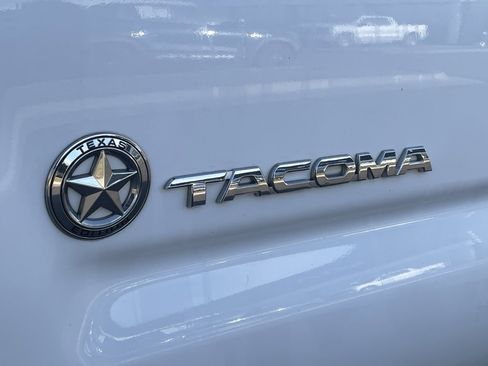 Used 2014 Toyota Tacoma PreRunner image 30