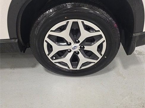 Used 2023 Subaru Forester Premium image 7