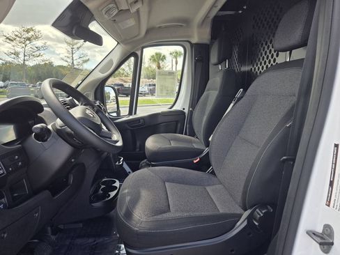 Used 2025 RAM ProMaster 2500 w/ U-Haul Equipment Group FWD image 10