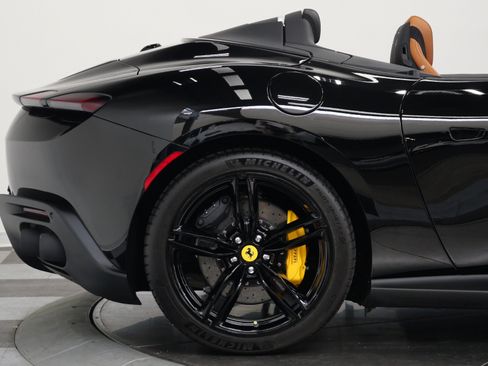 Used 2025 Ferrari Roma Spider RWD image 44