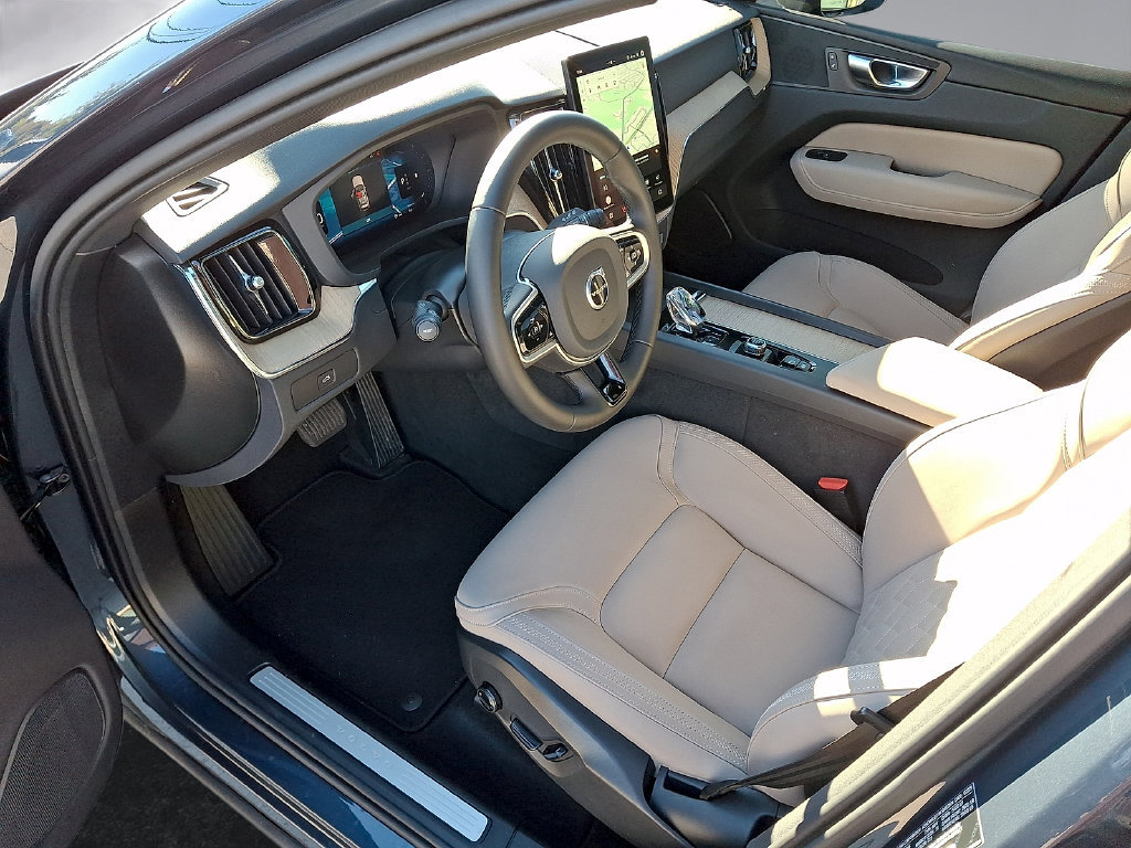 Certified 2026 Volvo XC60 B5 Core AWD/4WD image 17