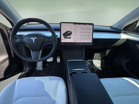 Used 2024 Tesla Model Y Performance image 16