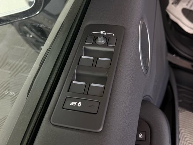 Used 2026 Land Rover Discovery S AWD/4WD image 30